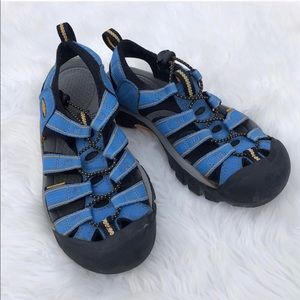 Boys keens Sz 6 youth